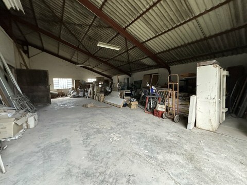 Vente Entrepôt de stockage de 250 m2 dans une zone dynamique, à Althen-des-Paluds (84210)