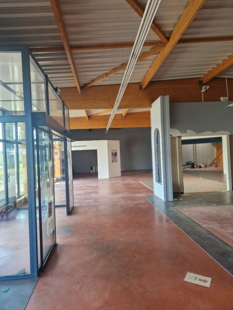 Vente Ensemble immobilier d’activités et commercial de 1 550 m2 à Mayenne (53100)