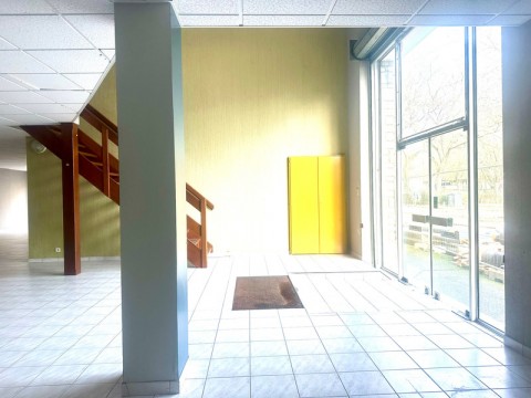 Vente Local commercial de 268 m2 pour nombreuses activités dans une zone dynamique, à Saumur (49400)