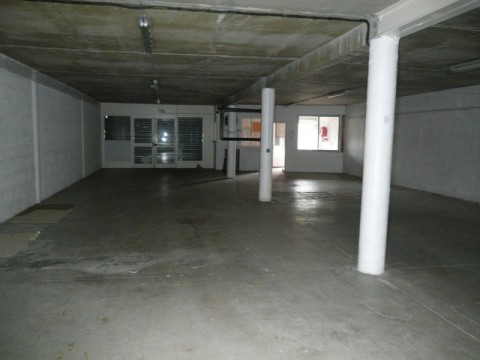 Vente Local bureau de 190 m2 dans une zone commerciale, à Châteaubernard (16100)