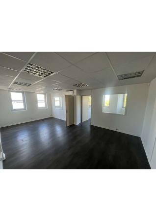 Vente Bureaux / Locaux professionnels, 890 pi2 à Avignon (84000) en France