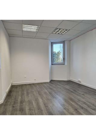 Vente Bureaux / Locaux professionnels, 1120 pi2 à Avignon (84000) en France