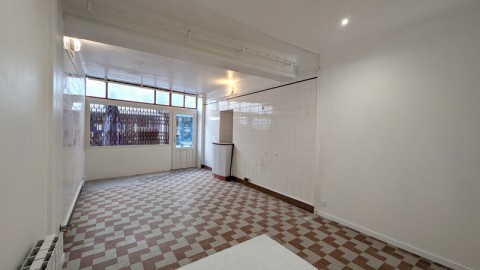 Vente Local commercial de 40 m2 pour plusieurs activités en plein centre ville d'Avallon (89200) en France