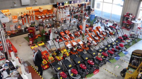 Vente Vente, location, entretien, réparation de matériels agricoles, motocultures, VL et utilitaires sur un axe passant, à Guingamp (22200) en France
