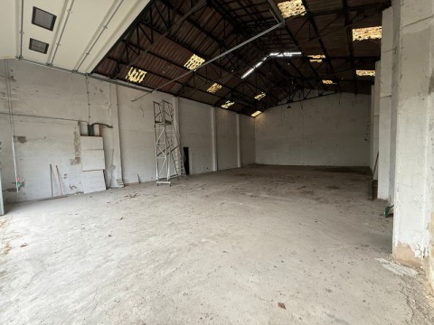 Vente Local - entrepôt - bureaux de 1170 m2 sur un axe passant, à Peyrehorade (40300)