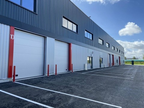 Vente Cellule de 328 m2 idéale pour des activités de stockage, artisanat ou PME dans une zone fréquentée, à Chartres (28000)