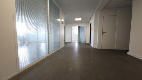 Vente Bureau de 54 m2 dans une zone fréquentée, à Champlan (91160)