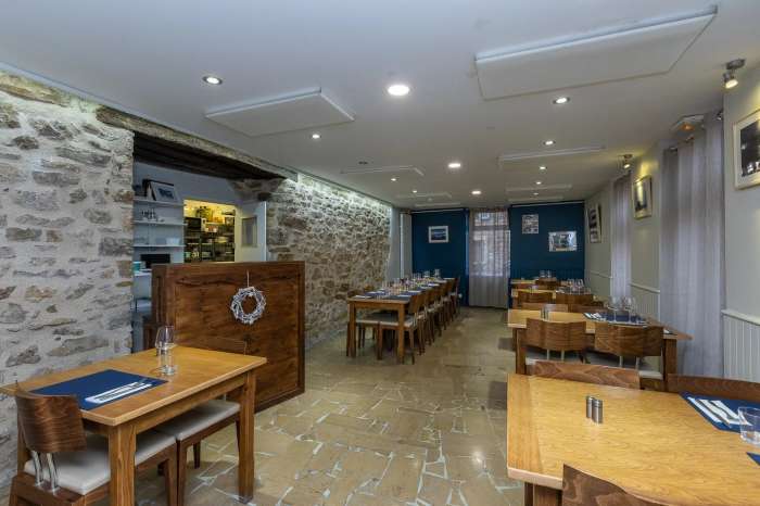 Vente Restaurant - bar Licence IV à proximité d'une zone d'activité et touristique, proche de Lagnieu (01150)