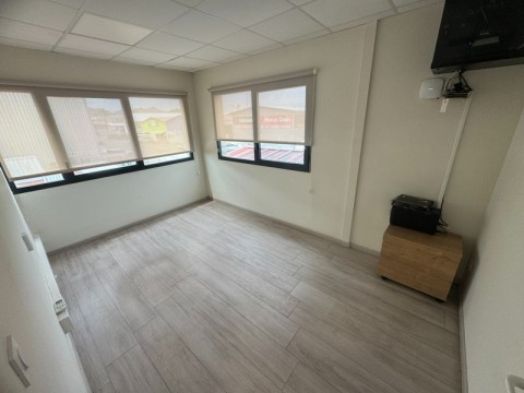 Vente Dépôt de 280 m2 dans une zone d'activité, à Matoury (97351)