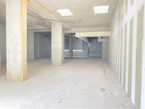 Vente Local commercial de 1000 m2 à Marseille 14ème (13014) en France