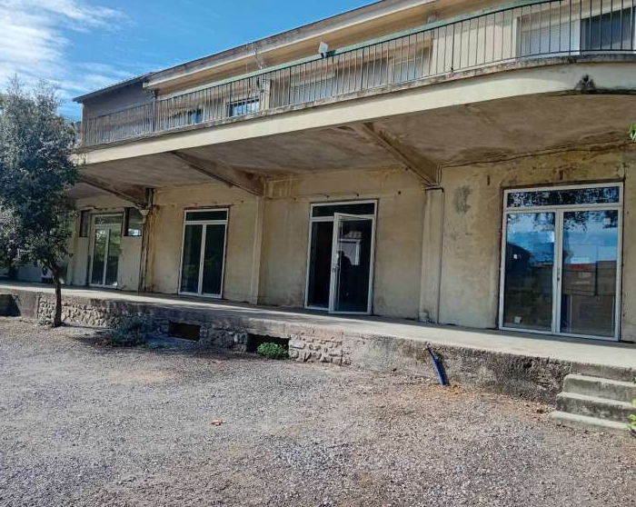 Vente Local commercial idéal pour Restaurant sur un emplacement N°1, proche de Clermont-l'Hérault (34800)
