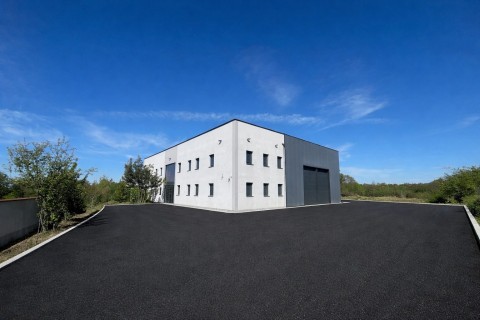 Vente Local d’activité avec bureaux de 880 m2 à Fontenay-lès-Briis (91640) en France