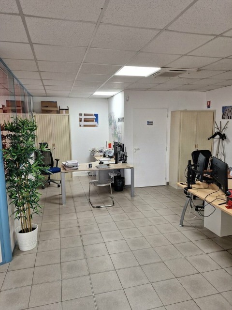 Vente Bureaux / Locaux professionnels, 105 m2 à Marseille 16ème (13016)