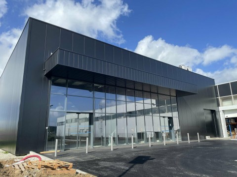 Vente Cellule commerciale de 1000 m2 dans une zone commerciale, à Cholet (49280) en France