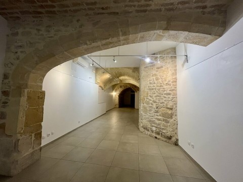Vente Local commercial de 132 m2 pour plusieurs activités dans une rue animée, à Bagnols-sur-Cèze (30200) en France