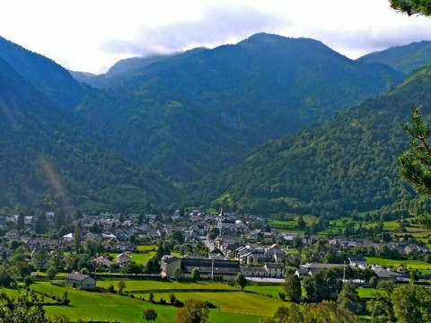 Vente Foncier de 4333 m2 destiné à l'implantation d'un complexe hôtelier à Laruns (64440) en France