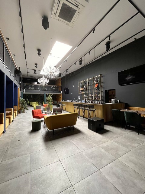 Vente Local commercial idéal pour Restaurant, Organisation de réception dans une zone artisanale fréquentée, à Nantes (44000) en France