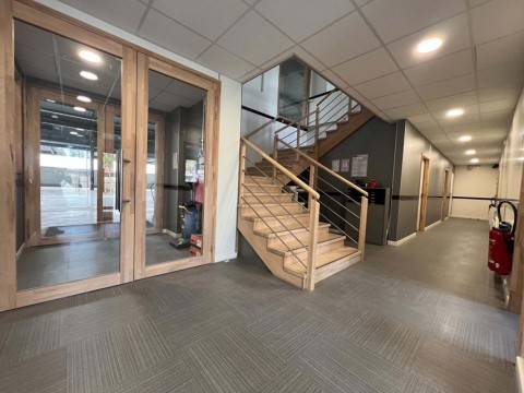 Vente Local d’activité de 1770 m2 avec bureaux à Pontpoint (60700)