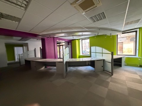 Vente Bureaux / Locaux professionnels, 210 m2 à Mâcon (71870)
