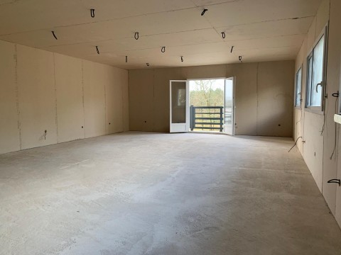 Vente Bureaux / Locaux professionnels, 66 m2 dans une rue calme, à Saint-Médard-en-Jalles (33160)