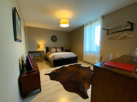 Vente Bar, Hôtel restaurant d'environ 4 chambres avec piscine et salle de séminaire à Forcalquier (04300) en France