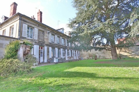 Vente Résidence de tourisme, 2500 m2 en centre ville, dans l'Oise (60)