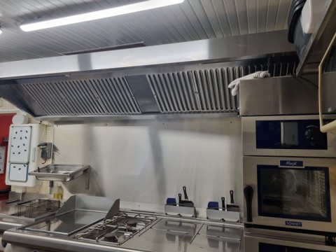 Vente Bar, Restaurant licence IV 75 couverts avec terrasse à Beauvoir-sur-Mer (85230)