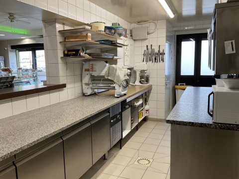 Vente Boulangerie - snacking, sur un axe passant, avec parking, dans l'Allier (03)