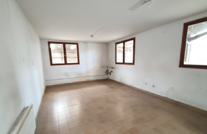 Vente Ateliers - entrepôts de 1711 m² à Mont-de-Marsan (40000) en France