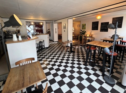 Vente Bar Licence IV, PMU, snack, relais colis, salle de jeux dans une rue piétonne, à Dolus-d'Oléron (17550)