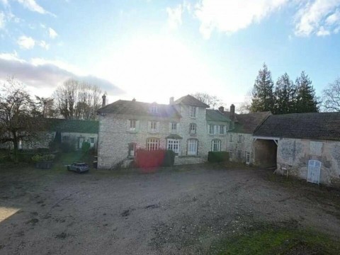 Vente Vaste ensemble immobilier de 800 m2 pour une maison hôtelière à Crépy-en-Valois (60800)