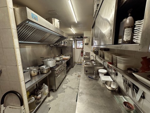 Vente Restaurant - spécialité italienne de 35 couverts avec terrasse sur une route touristique, à Allos (04260) en France