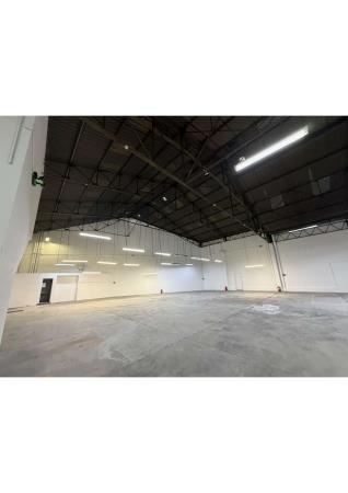 Vente Local d'activité / Entrepôt, 6460 pi2 à Avignon (84000) en France