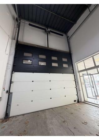 Vente Local commercial de 8620 pi2 à Avignon (84000) en France