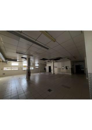 Vente Local commercial de 13350 pi2 à Avignon (84000) en France