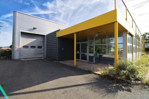Vente Bâtiment industriel de 1200 m2 à Montredon-Labessonnié (81360) en France