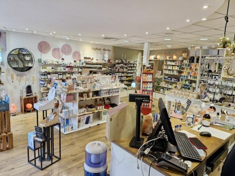 Vente Local commercial de 1060 pi2 pour plusieurs activités dans le centre ville, à Pornic (44210) en France