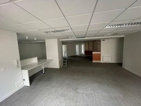 Vente Bureaux / Locaux professionnels, 285 m2 à Laval (53000) en France