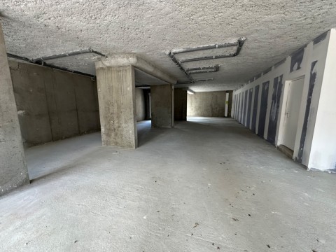 Vente Murs commerciaux, 179 m2 en emplacement N°1, à Saint-Bonnet-de-Mure (69720)
