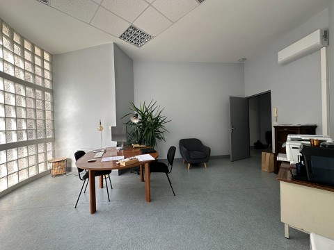 Vente Bureaux / Locaux professionnels, 1330 pi2 à Béziers (34500) en France