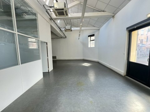 Vente Local d'activité - entrepôt de 710 m2 dans une zone artisanale mixte, proche de Cholet (49280)