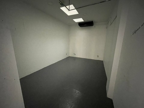 Vente Boutique de 46 m2 sur un emplacement N°1, à Chartres (28000)