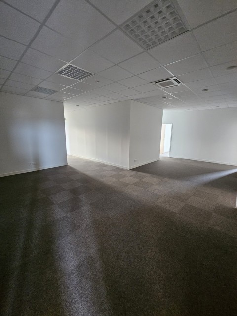 Vente Bureaux de 220 m2 dans une zone dynamique, à Saintes (17100) en France