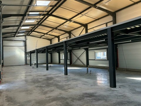Vente Local d'activité / Entrepôt, 3660 pi2 à Albens (73410) en France