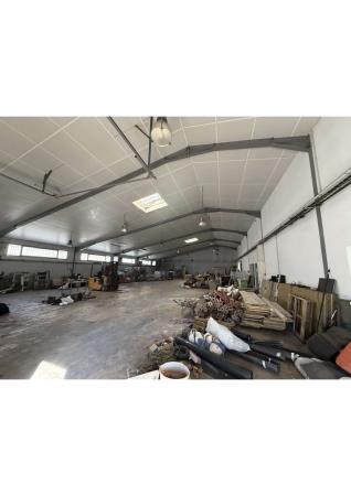Vente Local d'activité / Entrepôt, 2590 pi2 à Avignon (84000) en France