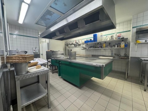 Vente Bar, Hôtel restaurant d'environ 10 chambres avec parking et terrasse proche de Tournon-sur-Rhône (07300)