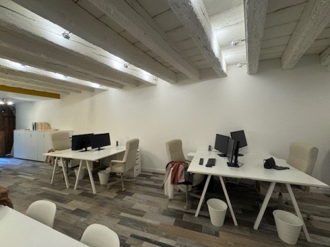 Vente Bureaux / Locaux professionnels, 580 pi2 à Chambéry (73000) en France