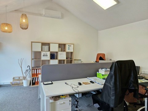 Vente Bureau - local de 410 pi2 sur un axe fréquenté, à Pornic (44210) en France