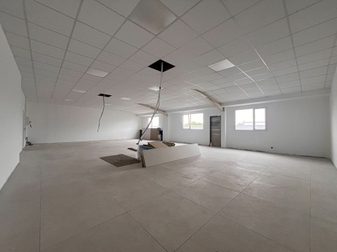Vente Bureaux / Locaux professionnels, 1380 pi2 à Anglet (64600) en France