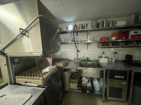 Vente Hôtel restaurant 3* de 24 chambres avec salle de séminaire et terrasse à Pau (64000)
